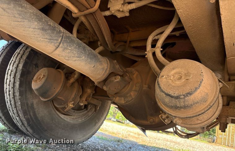 image for item EM2589 2004 Ford F750 Super Duty bucket truck