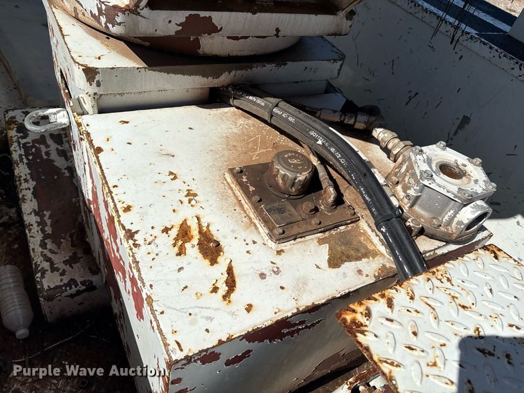 image for item EM2589 2004 Ford F750 Super Duty bucket truck