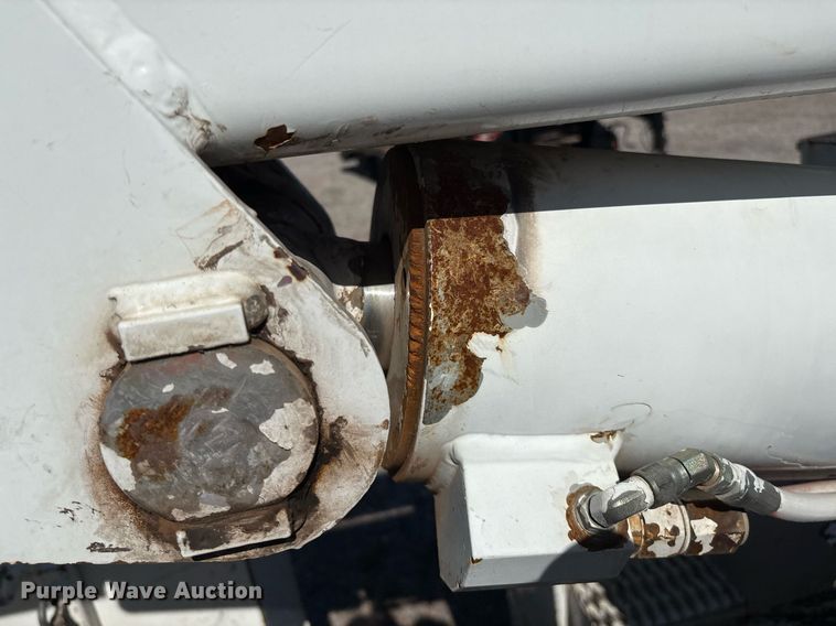 image for item EM2589 2004 Ford F750 Super Duty bucket truck