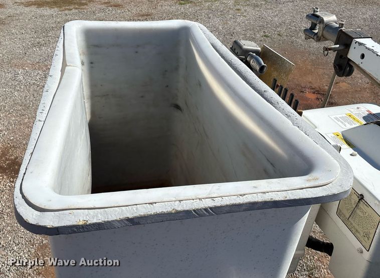 image for item EM2589 2004 Ford F750 Super Duty bucket truck