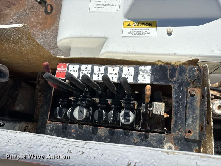 image for item EM2589 2004 Ford F750 Super Duty bucket truck