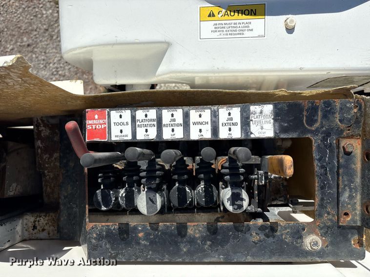 image for item EM2589 2004 Ford F750 Super Duty bucket truck