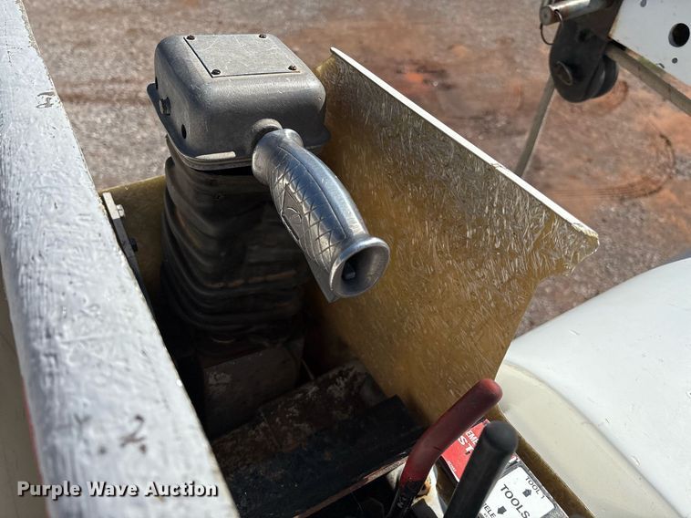 image for item EM2589 2004 Ford F750 Super Duty bucket truck