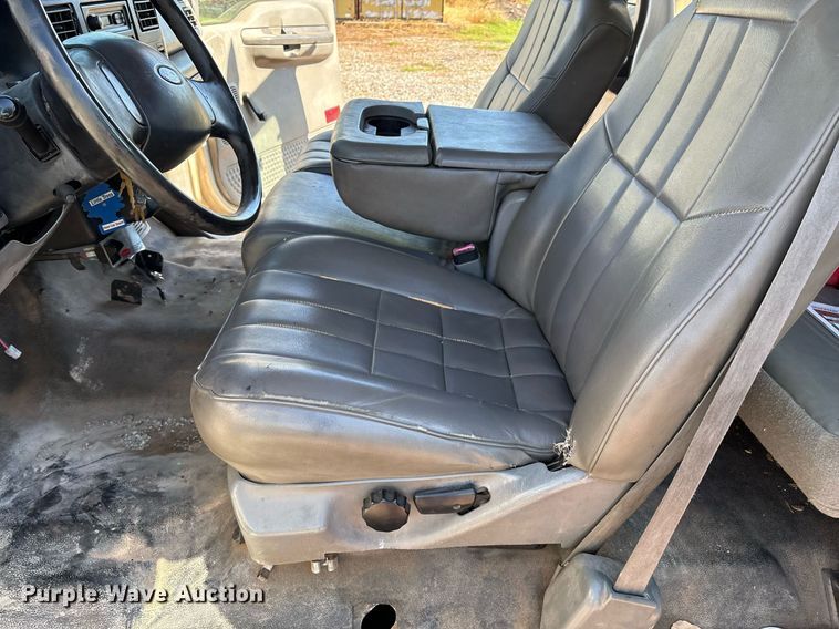 image for item EM2589 2004 Ford F750 Super Duty bucket truck