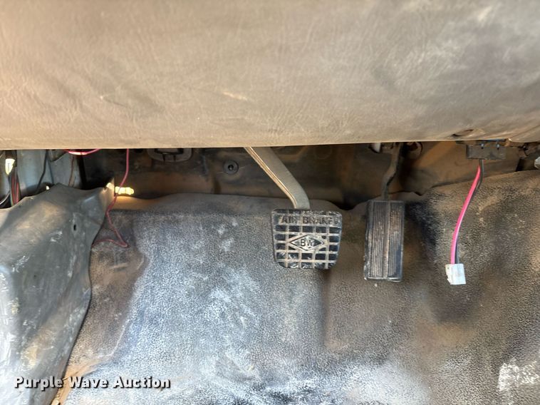 image for item EM2589 2004 Ford F750 Super Duty bucket truck