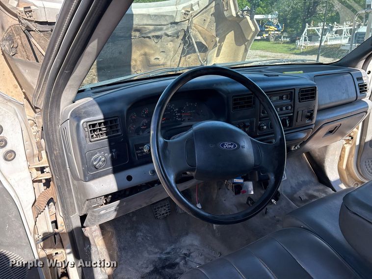 image for item EM2589 2004 Ford F750 Super Duty bucket truck