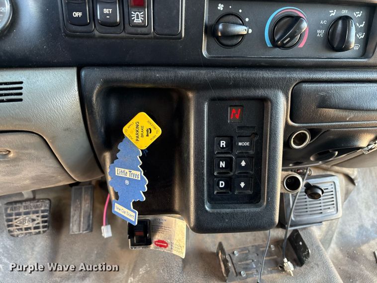 image for item EM2589 2004 Ford F750 Super Duty bucket truck