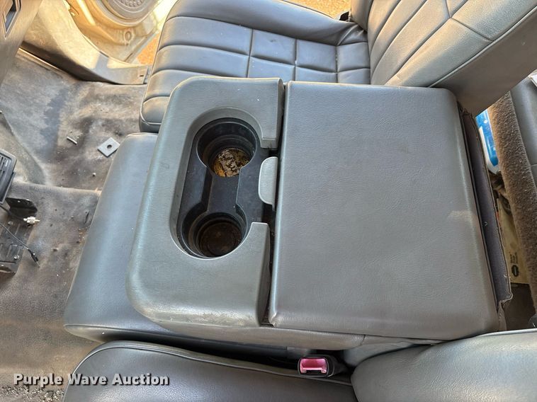 image for item EM2589 2004 Ford F750 Super Duty bucket truck