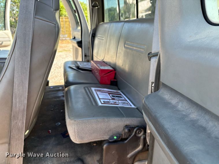 image for item EM2589 2004 Ford F750 Super Duty bucket truck