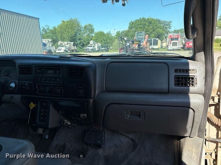 image for item EM2589 2004 Ford F750 Super Duty bucket truck