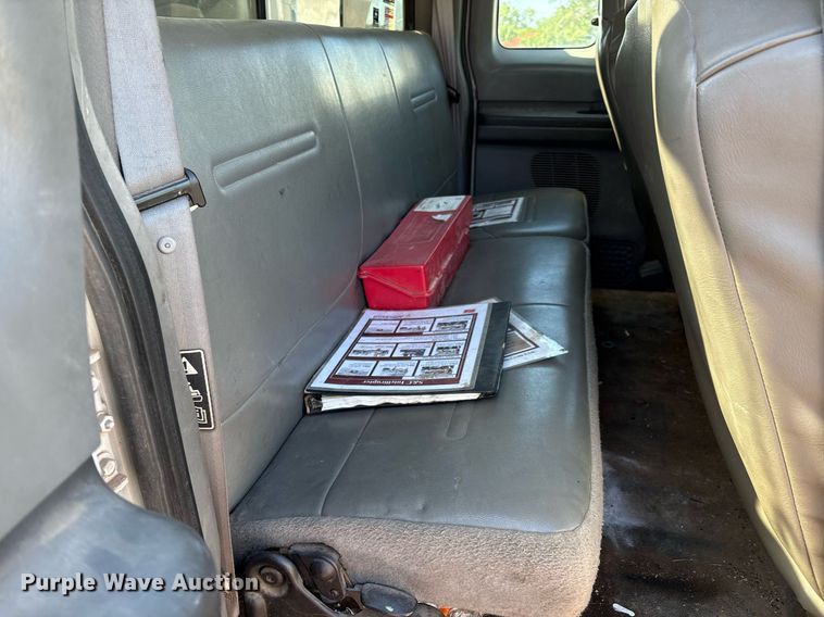 image for item EM2589 2004 Ford F750 Super Duty bucket truck