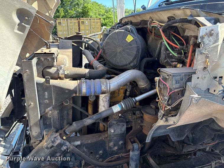 image for item EM2589 2004 Ford F750 Super Duty bucket truck