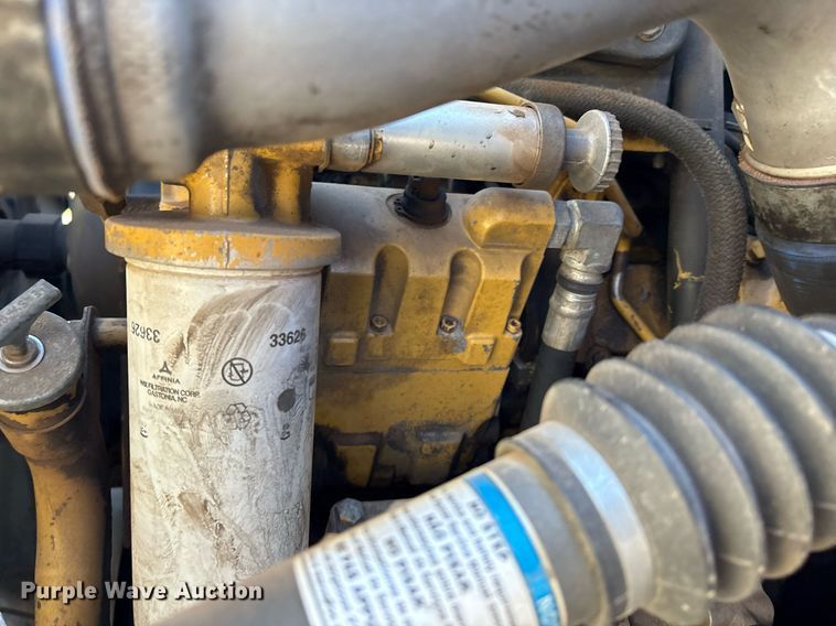 image for item EM2589 2004 Ford F750 Super Duty bucket truck