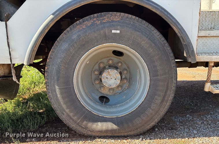 image for item EM2589 2004 Ford F750 Super Duty bucket truck