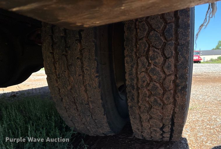 image for item EM2589 2004 Ford F750 Super Duty bucket truck