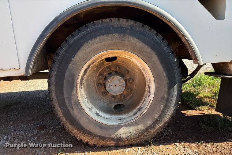 image for item EM2589 2004 Ford F750 Super Duty bucket truck