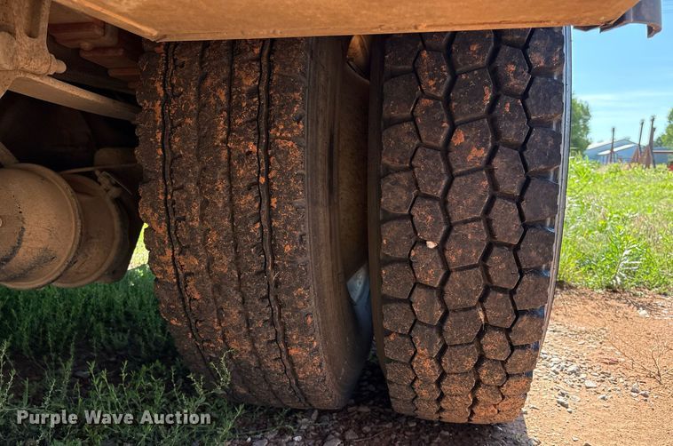 image for item EM2589 2004 Ford F750 Super Duty bucket truck