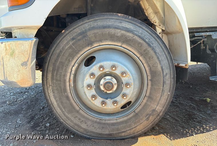 image for item EM2589 2004 Ford F750 Super Duty bucket truck