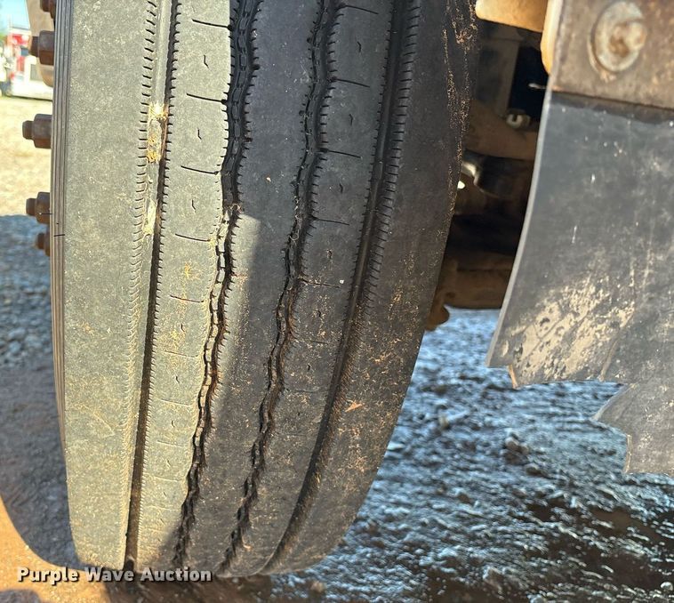 image for item EM2589 2004 Ford F750 Super Duty bucket truck