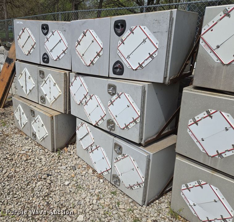 image for item EM7010 (6) toolboxes 