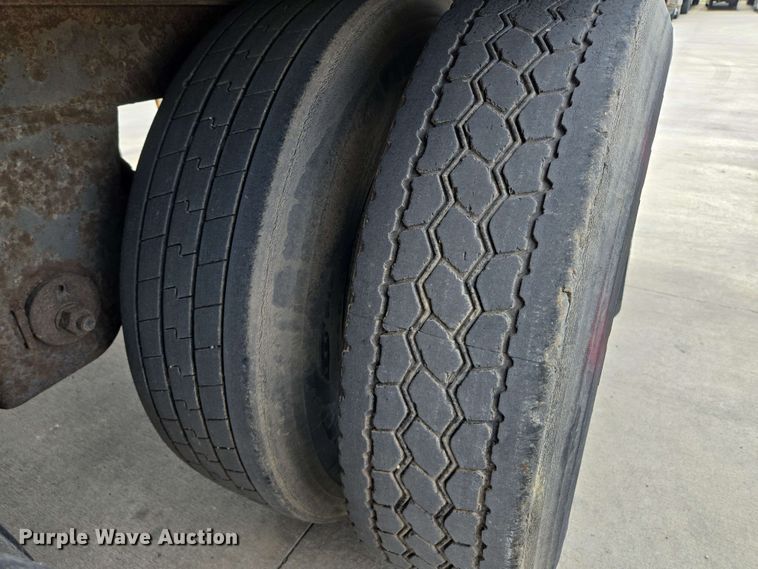 image for item EM7283 2007 Utility Trailer Manufacturer dry van trailer