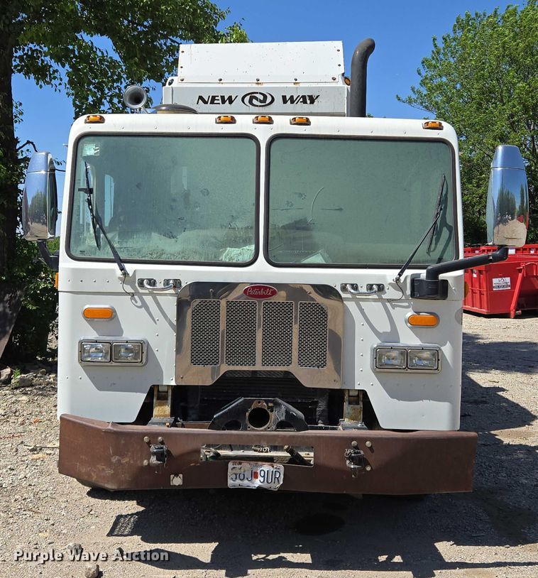 image for item EM7340 2017 Peterbilt 320 refuse truck