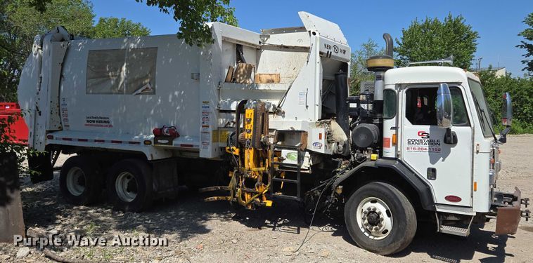 image for item EM7340 2017 Peterbilt 320 refuse truck