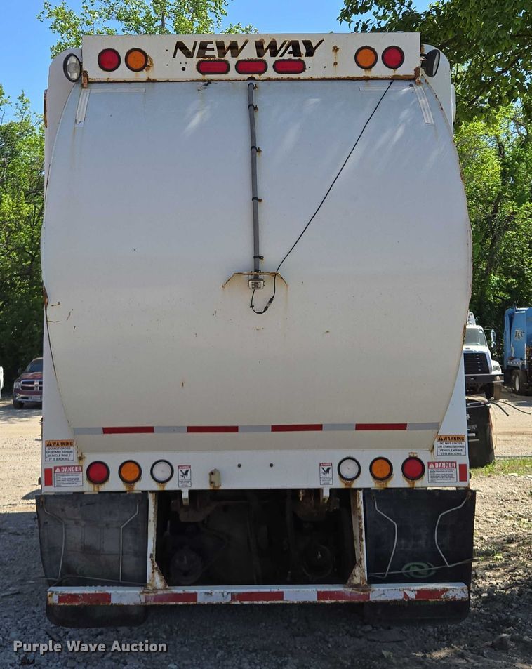 image for item EM7340 2017 Peterbilt 320 refuse truck