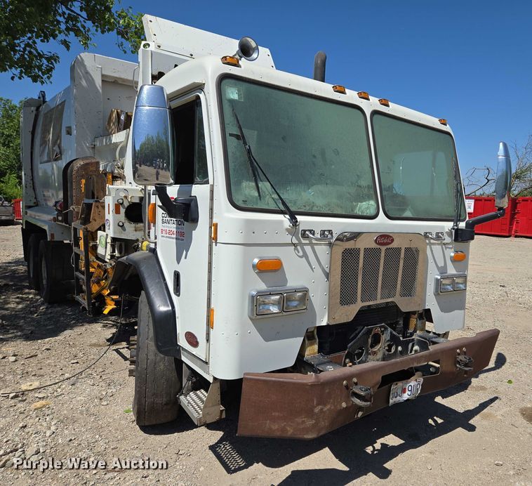 image for item EM7340 2017 Peterbilt 320 refuse truck