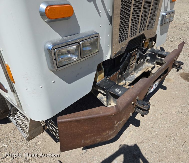 image for item EM7340 2017 Peterbilt 320 refuse truck