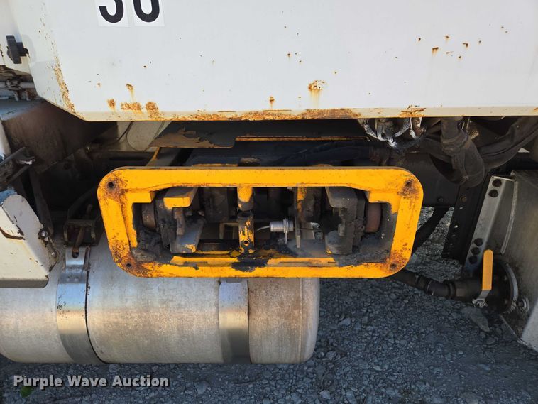 image for item EM7340 2017 Peterbilt 320 refuse truck