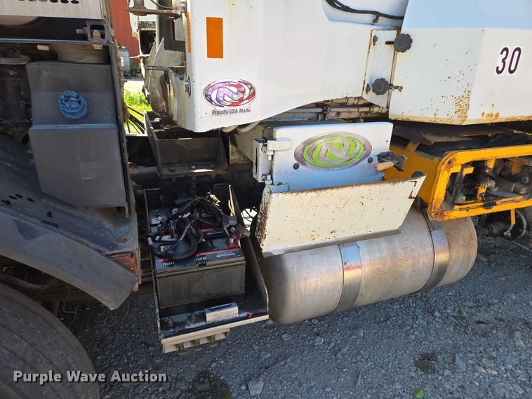 image for item EM7340 2017 Peterbilt 320 refuse truck