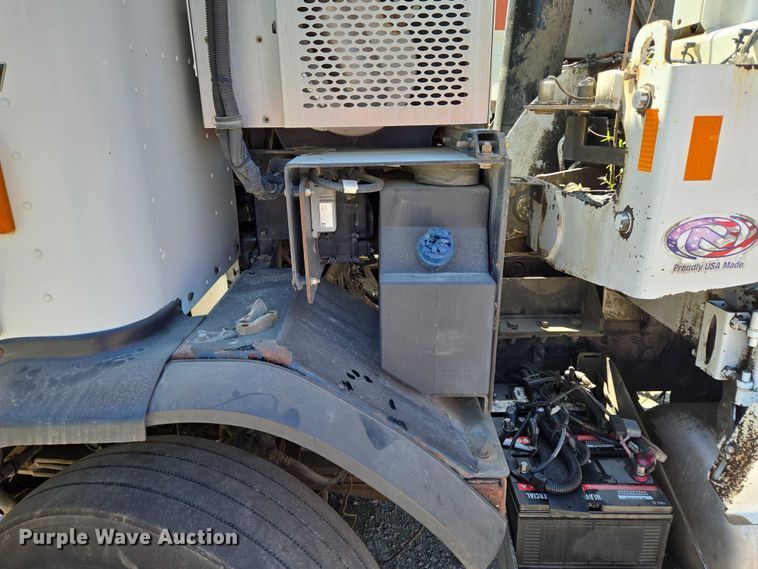 image for item EM7340 2017 Peterbilt 320 refuse truck