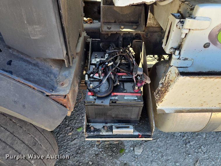 image for item EM7340 2017 Peterbilt 320 refuse truck