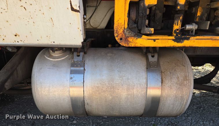 image for item EM7340 2017 Peterbilt 320 refuse truck