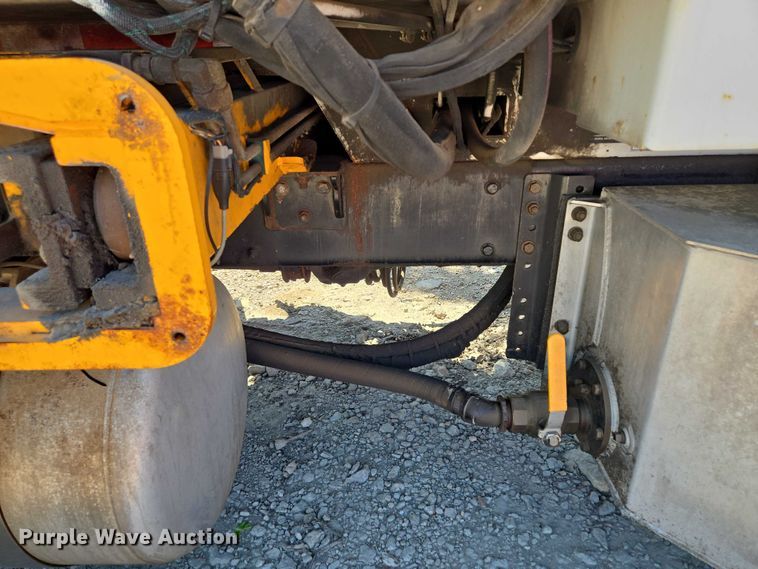 image for item EM7340 2017 Peterbilt 320 refuse truck