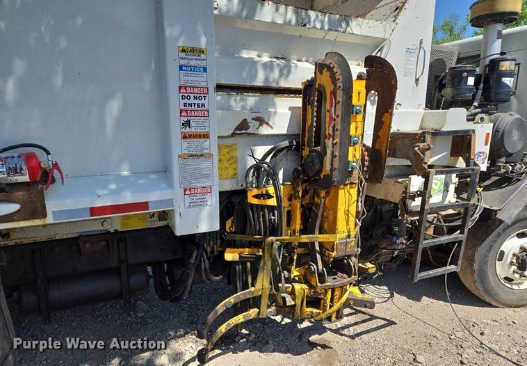 image for item EM7340 2017 Peterbilt 320 refuse truck