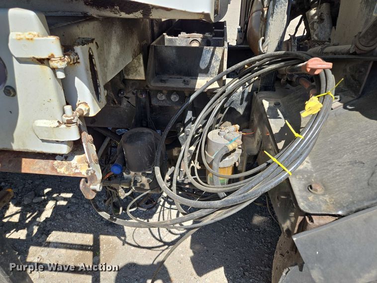 image for item EM7340 2017 Peterbilt 320 refuse truck