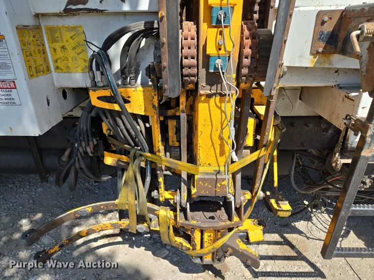 image for item EM7340 2017 Peterbilt 320 refuse truck