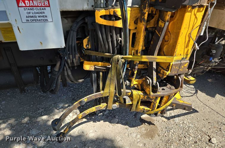 image for item EM7340 2017 Peterbilt 320 refuse truck