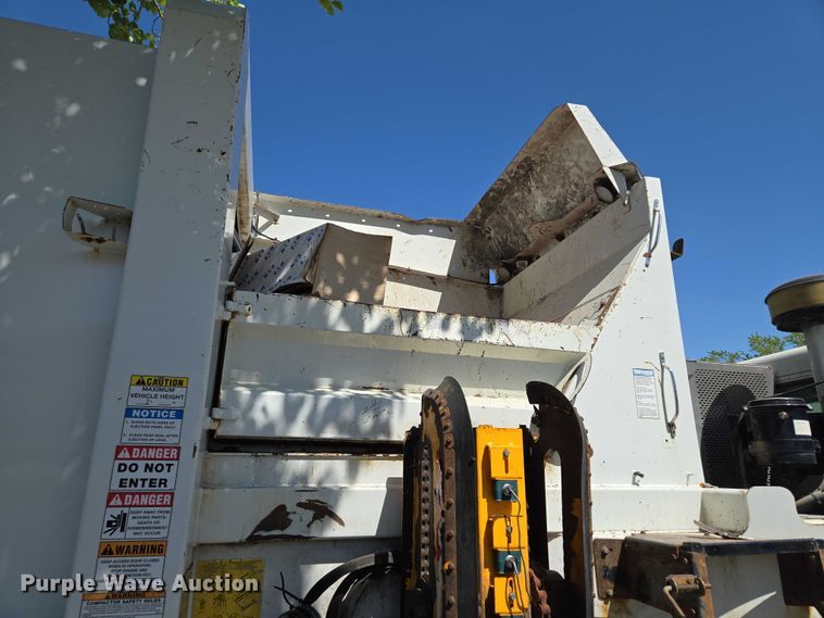 image for item EM7340 2017 Peterbilt 320 refuse truck