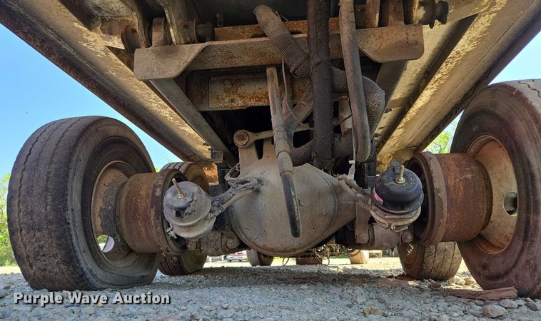 image for item EM7340 2017 Peterbilt 320 refuse truck