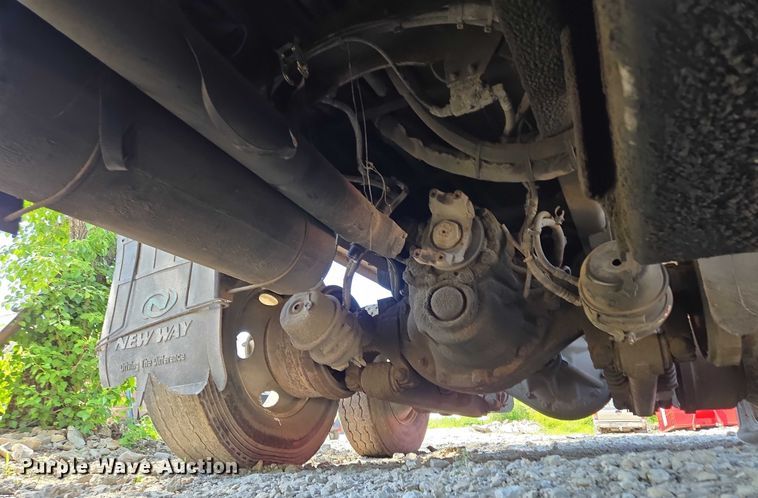 image for item EM7340 2017 Peterbilt 320 refuse truck