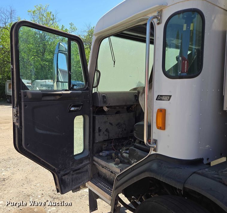 image for item EM7340 2017 Peterbilt 320 refuse truck