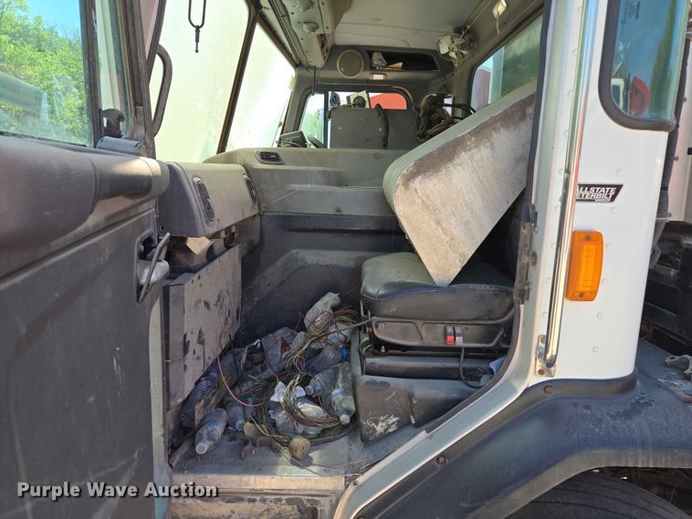 image for item EM7340 2017 Peterbilt 320 refuse truck