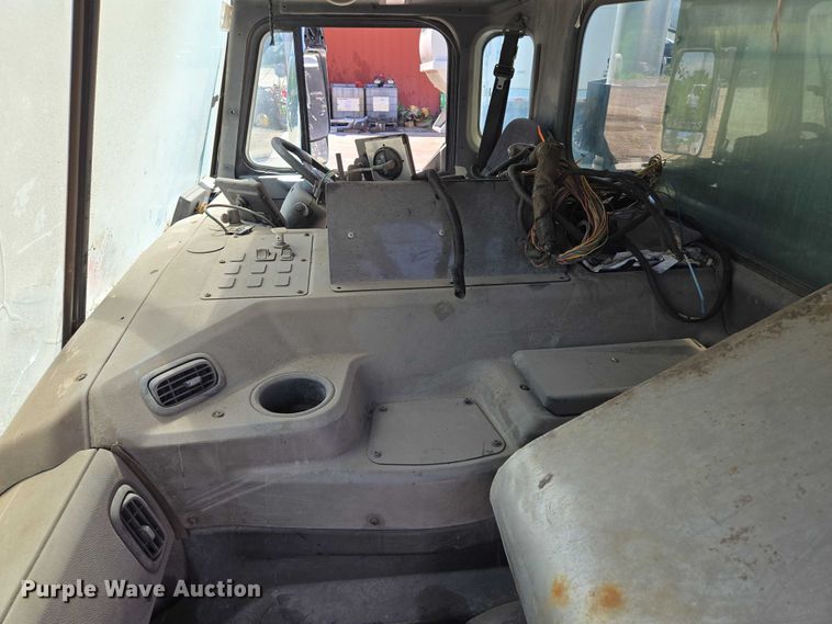 image for item EM7340 2017 Peterbilt 320 refuse truck