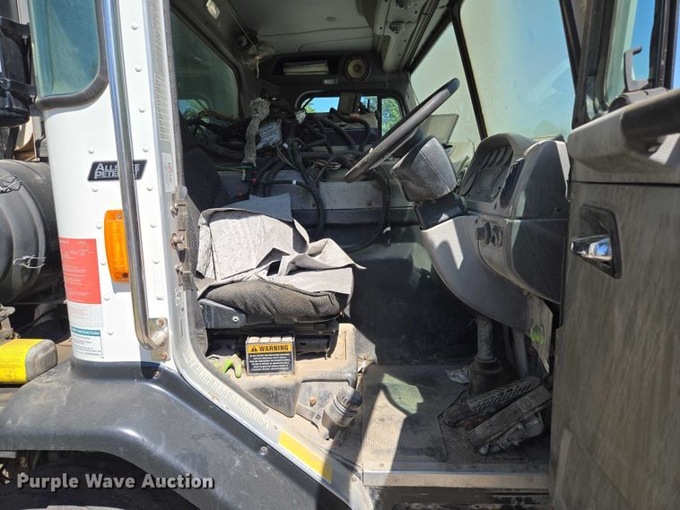 image for item EM7340 2017 Peterbilt 320 refuse truck