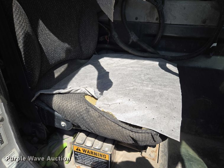 image for item EM7340 2017 Peterbilt 320 refuse truck