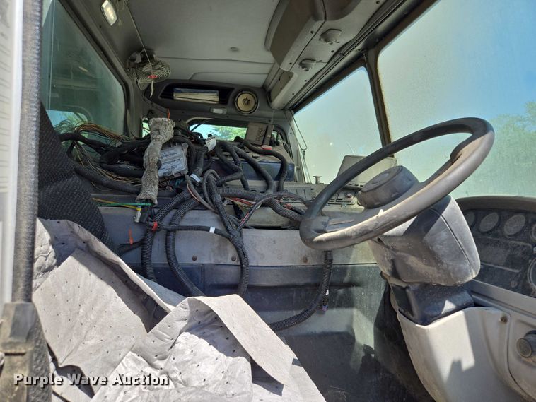 image for item EM7340 2017 Peterbilt 320 refuse truck