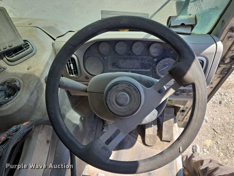 image for item EM7340 2017 Peterbilt 320 refuse truck